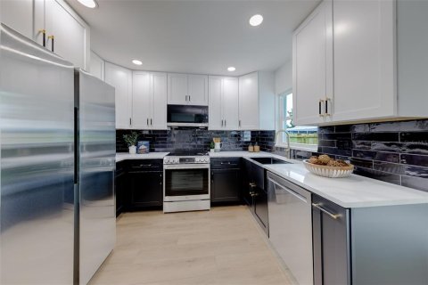 Casa en venta en Pinellas Park, Florida, 3 dormitorios, 122.26 m2 № 2386181 - foto 3