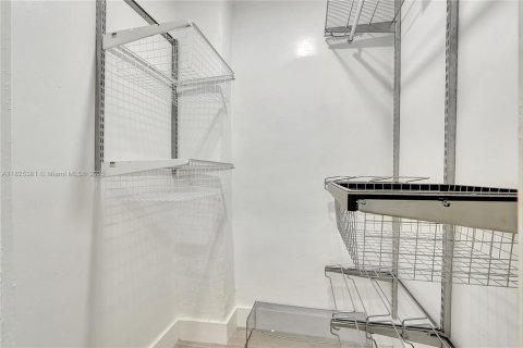 Снять в аренду виллу или дом в Майами, Флорида 5 спален, 202.99м2, № 1958007 - фото 22