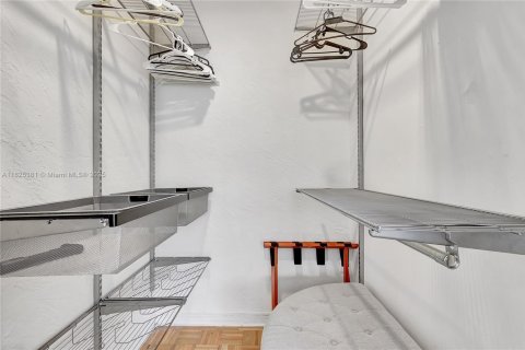 Снять в аренду виллу или дом в Майами, Флорида 5 спален, 202.99м2, № 1958007 - фото 11