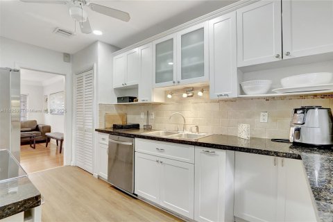 Снять в аренду виллу или дом в Майами, Флорида 5 спален, 202.99м2, № 1958007 - фото 5