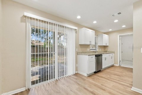 Villa ou maison à louer à Orlando, Floride: 3 chambres, 109.81 m2 № 2425615 - photo 6
