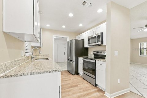Villa ou maison à louer à Orlando, Floride: 3 chambres, 109.81 m2 № 2425615 - photo 7