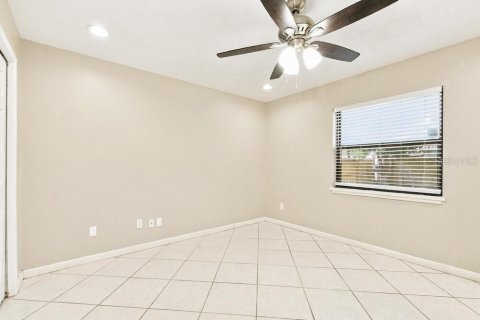 Villa ou maison à louer à Orlando, Floride: 3 chambres, 109.81 m2 № 2425615 - photo 9