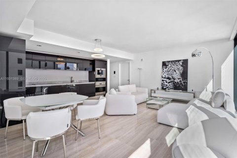 Copropriété à vendre à Miami, Floride: 2 chambres, 105.63 m2 № 2153695 - photo 2