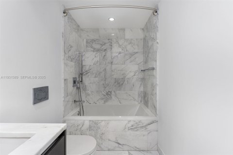 Copropriété à vendre à Miami, Floride: 2 chambres, 105.63 m2 № 2153695 - photo 14