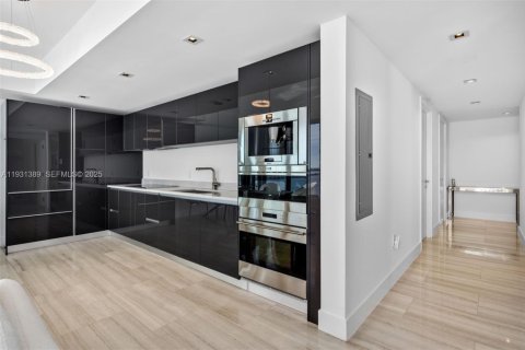 Copropriété à vendre à Miami, Floride: 2 chambres, 105.63 m2 № 2153695 - photo 6
