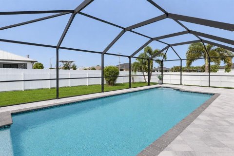 House in Cape Coral, Florida 4 bedrooms, 298.22 sq.m. № 2208159 - photo 28