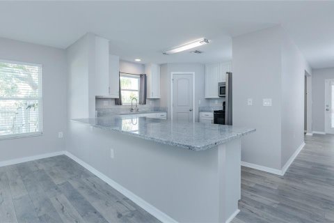 House in Cape Coral, Florida 4 bedrooms, 298.22 sq.m. № 2208159 - photo 6