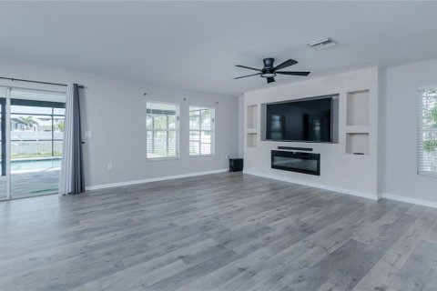 House in Cape Coral, Florida 4 bedrooms, 298.22 sq.m. № 2208159 - photo 9