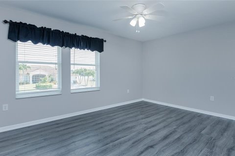 House in Cape Coral, Florida 4 bedrooms, 298.22 sq.m. № 2208159 - photo 22