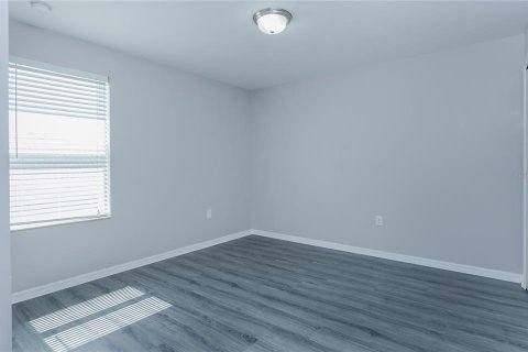 House in Cape Coral, Florida 4 bedrooms, 298.22 sq.m. № 2208159 - photo 23