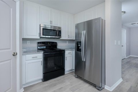 House in Cape Coral, Florida 4 bedrooms, 298.22 sq.m. № 2208159 - photo 8