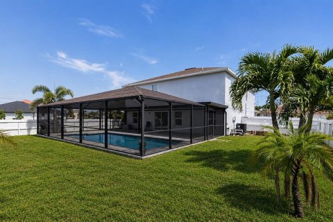 House in Cape Coral, Florida 4 bedrooms, 298.22 sq.m. № 2208159 - photo 29