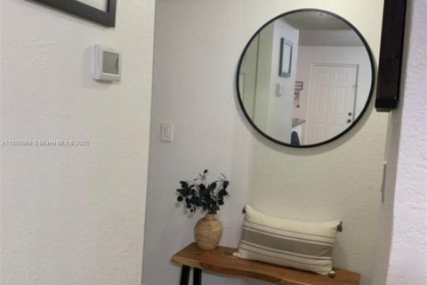 Condominio en venta en Fort Myers, Florida, 1 dormitorio № 1950281 - foto 4