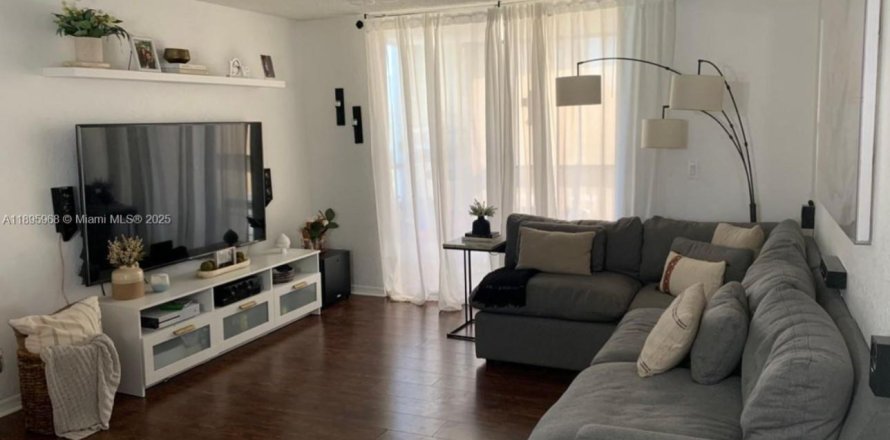 Condominio en Fort Myers, Florida, 1 dormitorio № 1950281