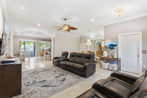 House in Homestead, Florida 4 bedrooms, 194.91 sq.m. № 2025094 - photo 9