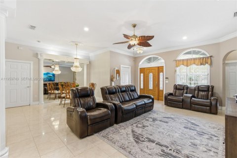House in Homestead, Florida 4 bedrooms, 194.91 sq.m. № 2025094 - photo 11