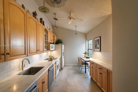 Adosado en venta en Tamarac, Florida, 2 dormitorios, 101.45 m2 № 1975004 - foto 11