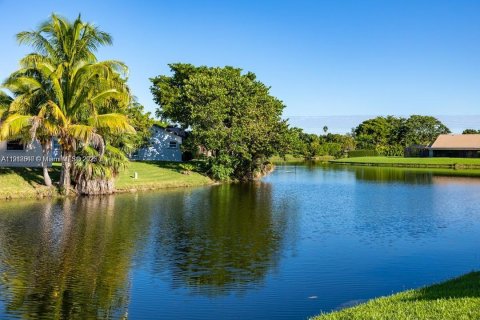 Adosado en venta en Tamarac, Florida, 2 dormitorios, 101.45 m2 № 1975004 - foto 3