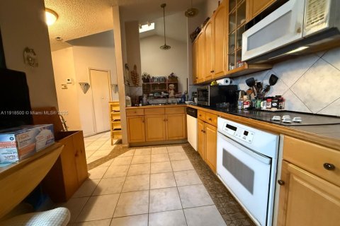 Adosado en venta en Tamarac, Florida, 2 dormitorios, 101.45 m2 № 1975004 - foto 12