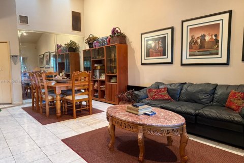 Adosado en venta en Tamarac, Florida, 2 dormitorios, 101.45 m2 № 1975004 - foto 9