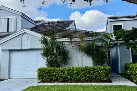 Adosado en venta en Tamarac, Florida, 2 dormitorios, 101.45 m2 № 1975004 - foto 1