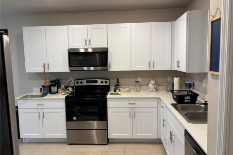 House in North Port, Florida 3 bedrooms, 162.39 sq.m. № 1799833 - photo 2