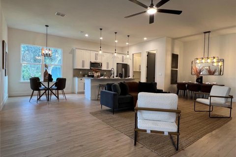 Casa en venta en Deltona, Florida, 4 dormitorios, 168.9 m2 № 1904919 - foto 12