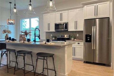 Casa en venta en Deltona, Florida, 4 dormitorios, 168.9 m2 № 1904919 - foto 2
