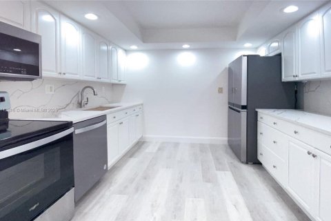 Condominio en venta en Hallandale Beach, Florida, 3 dormitorios, 132.85 m2 № 1697773 - foto 9