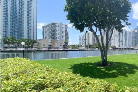 Condominio en venta en Hallandale Beach, Florida, 3 dormitorios, 132.85 m2 № 1697773 - foto 3