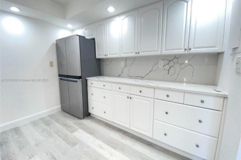Condominio en venta en Hallandale Beach, Florida, 3 dormitorios, 132.85 m2 № 1697773 - foto 10
