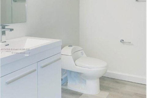 Condominio en venta en Hallandale Beach, Florida, 3 dormitorios, 132.85 m2 № 1697773 - foto 23