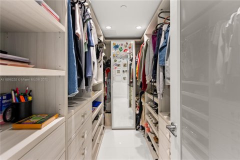 Condo in Miami Beach, Florida, 4 bedrooms № 1949886 - photo 27