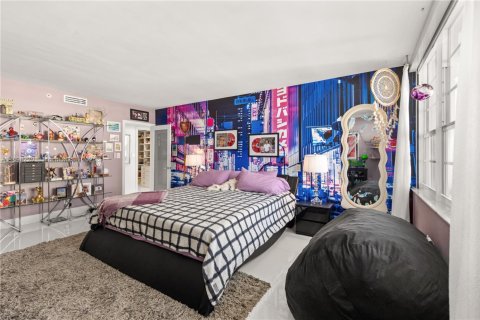 Condo in Miami Beach, Florida, 4 bedrooms № 1949886 - photo 25
