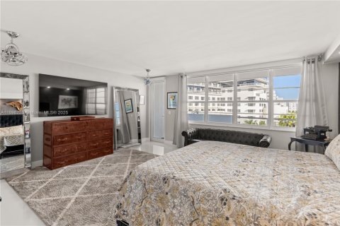 Condo in Miami Beach, Florida, 4 bedrooms № 1949886 - photo 20