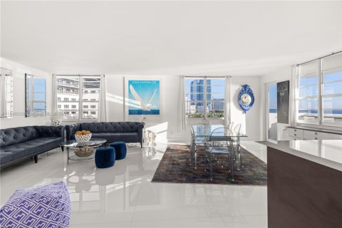 Condo in Miami Beach, Florida, 4 bedrooms № 1949886 - photo 11