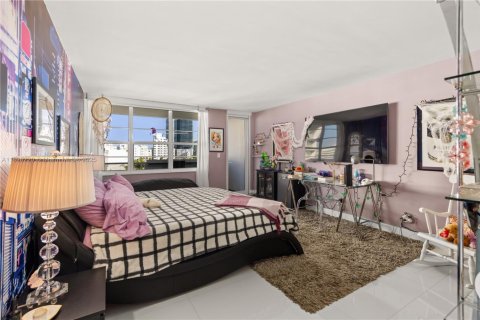 Condo in Miami Beach, Florida, 4 bedrooms № 1949886 - photo 26