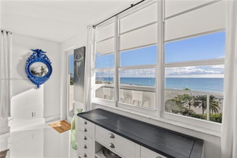 Condo in Miami Beach, Florida, 4 bedrooms № 1949886 - photo 9