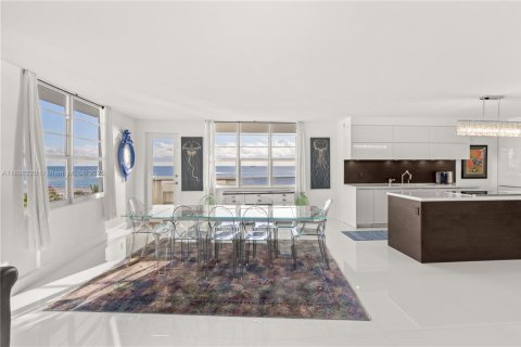 Condo in Miami Beach, Florida, 4 bedrooms № 1949886 - photo 13