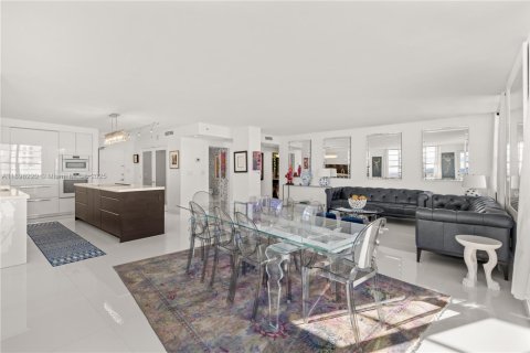 Condo in Miami Beach, Florida, 4 bedrooms № 1949886 - photo 16