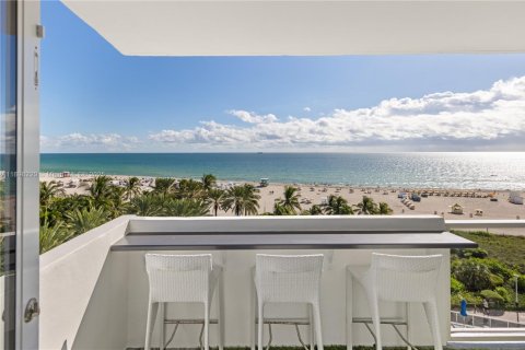 Condo in Miami Beach, Florida, 4 bedrooms № 1949886 - photo 1