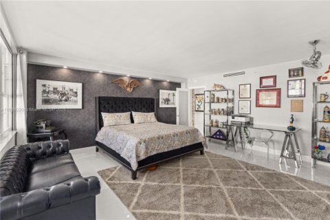 Condo in Miami Beach, Florida, 4 bedrooms № 1949886 - photo 21