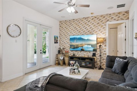 House in Winter Garden, Florida 5 bedrooms, 285.95 sq.m. № 2313423 - photo 8