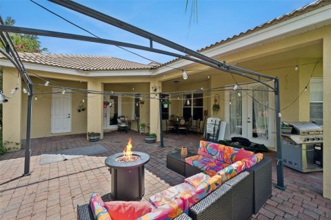 House in Winter Garden, Florida 5 bedrooms, 285.95 sq.m. № 2313423 - photo 27