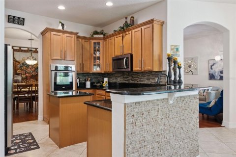 House in Winter Garden, Florida 5 bedrooms, 285.95 sq.m. № 2313423 - photo 13