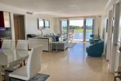 Condo in Bay Harbor Islands, Florida, 2 bedrooms  № 1891423 - photo 7