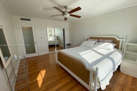 Condo in Bay Harbor Islands, Florida, 2 bedrooms  № 1891423 - photo 21