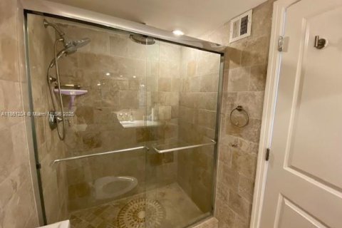 Condo in Bay Harbor Islands, Florida, 2 bedrooms  № 1891423 - photo 28