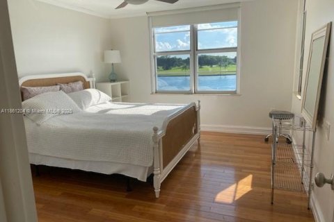 Condo in Bay Harbor Islands, Florida, 2 bedrooms  № 1891423 - photo 27